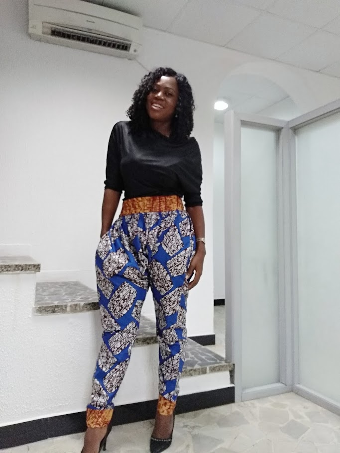 Printed tapered trousers by Joycenuwa